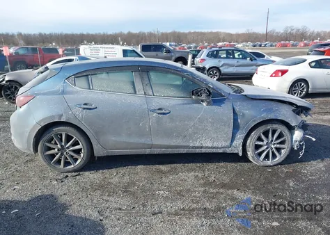 2018 Mazda Mazda3 Touring z USA, uszkodzony, nr VIN 3MZBN1L37JM275401